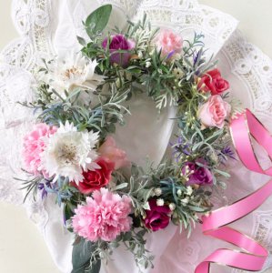 画像1: 母の日フラワー　 カーネーションと薔薇のリース  mowr-11 (1)